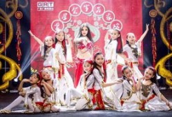 短剧【天降小福星，欢喜过大年（60集）】介绍